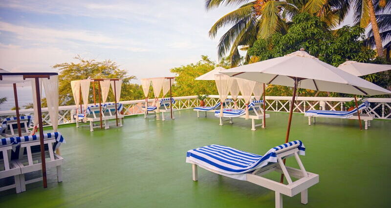 Nikki's Nest Sonnendeck